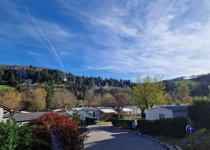 Marmotel منتزه العطل Saint-Geniez-dʼOlt